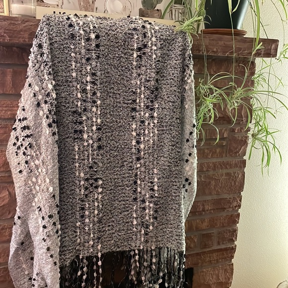 Cozy Shawl - Picture 5 of 7